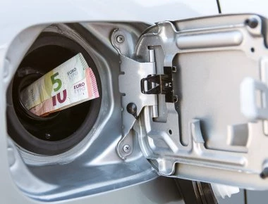 Πρόβλεψη-σοκ: 2,5 ευρώ το λίτρο θα φτάσει η τιμή της αμόλυβδης εάν δεν μειωθούν οι ειδικοί φόροι